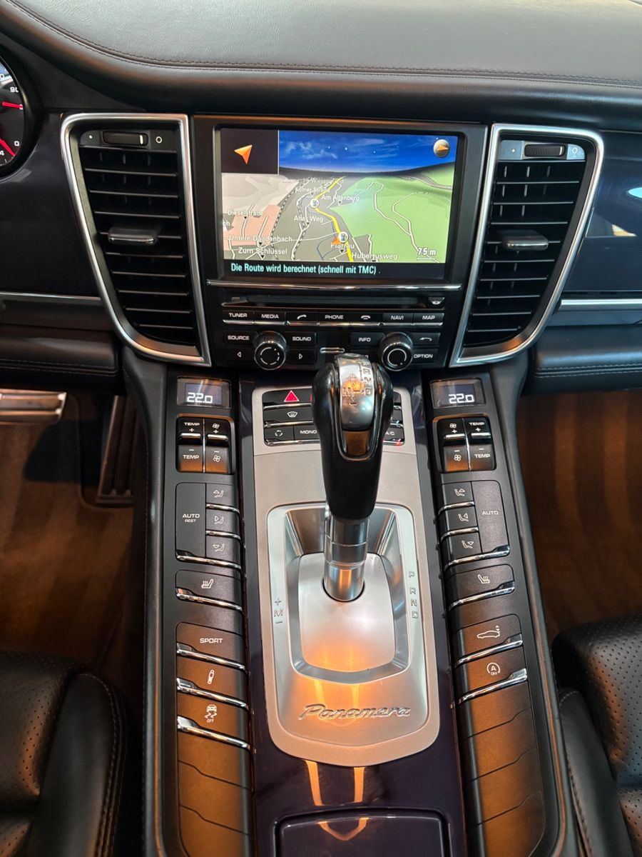 Fahrzeugabbildung Porsche Panamera Diesel * Carraraweiß * SCHIEBEDACH*