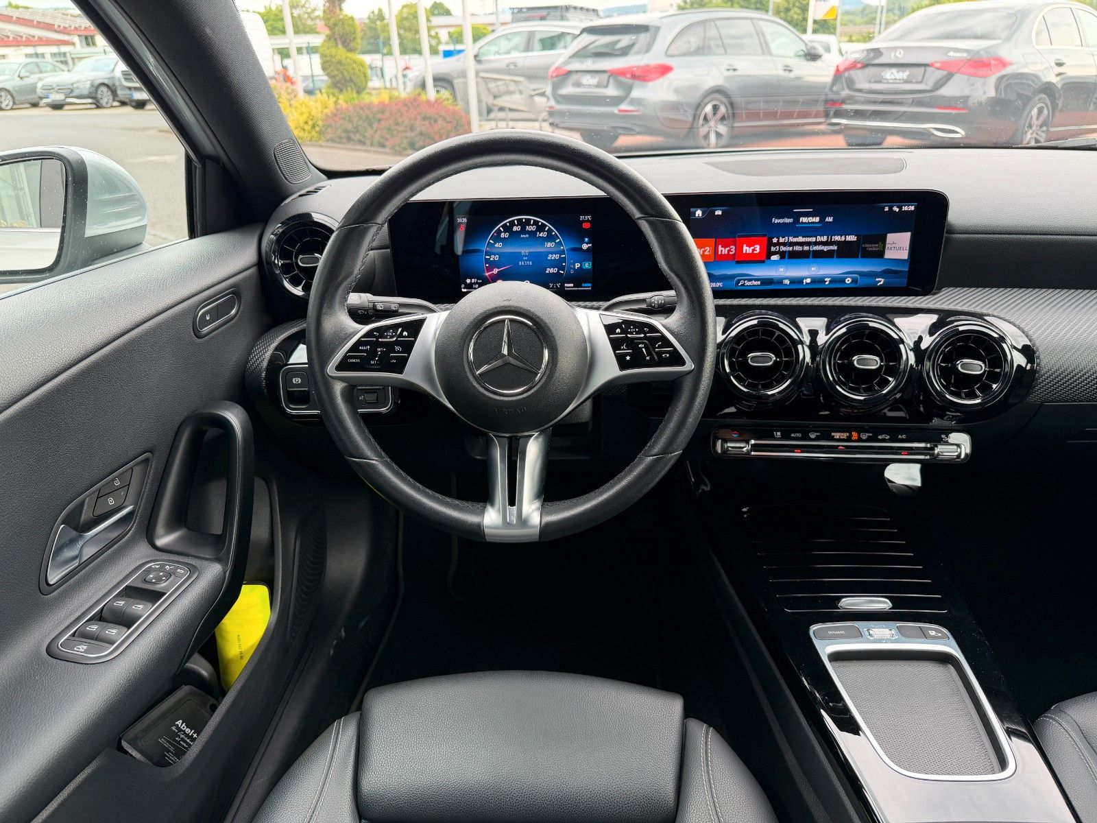 Fahrzeugabbildung Mercedes-Benz A 200 AHK+LED+Carplay+R-Kamera+SHZ+IHC