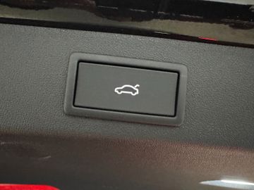 Fahrzeugbestand 30 Skoda Kodiaq 1.5 TSI Sportline 7-Sitze AHK Matrix
