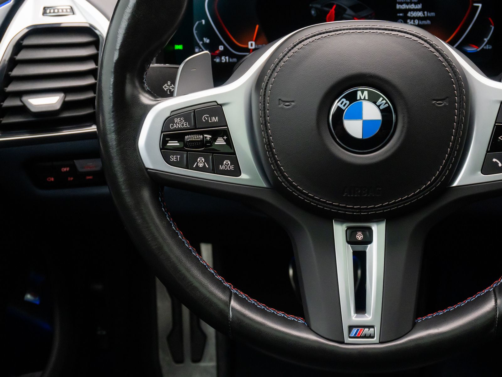 Fahrzeugabbildung BMW M850i xD GC 360° Laser SoftCl DisplKey Belüftung