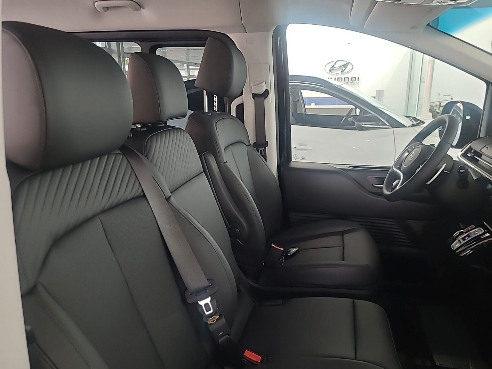 Fahrzeugabbildung Hyundai Staria Prime Hybrid Park-Paket