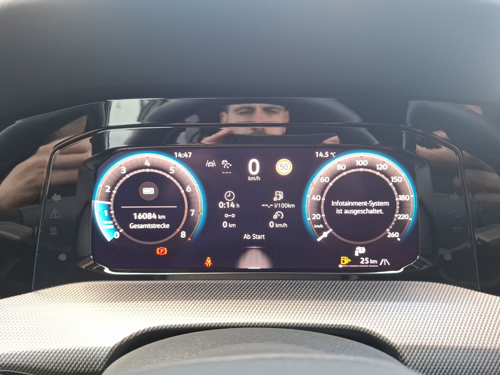 Fahrzeugabbildung Volkswagen Golf VIII TSI R-Line Standhzg. LEDplus APP H&K A