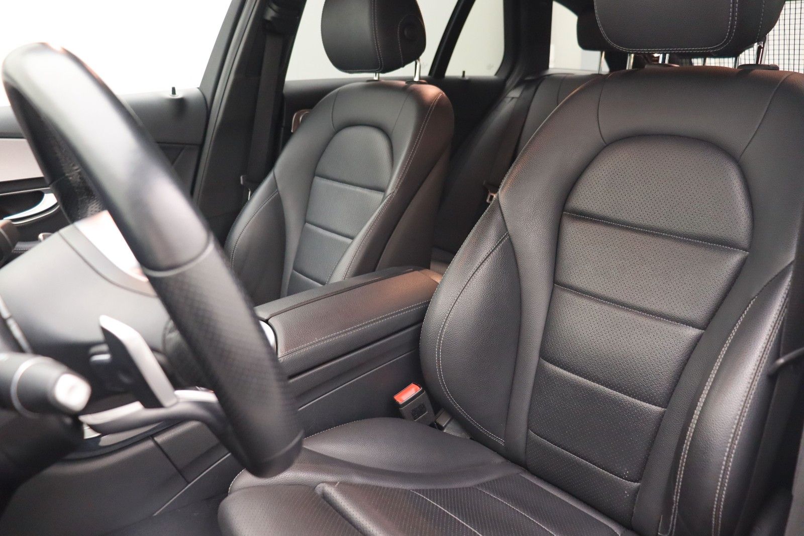 Fahrzeugabbildung Mercedes-Benz C 220d T-Modell 4Matic AMG-Line Night-Paket