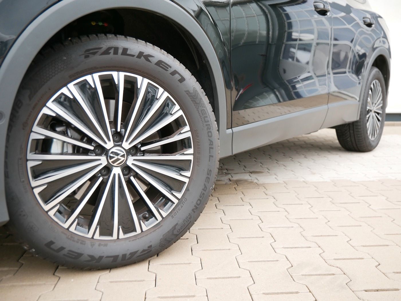 Fahrzeugabbildung Volkswagen Tiguan 2.0 TDI GOAL NEU55T AHK MATRIX DSG ACC AL