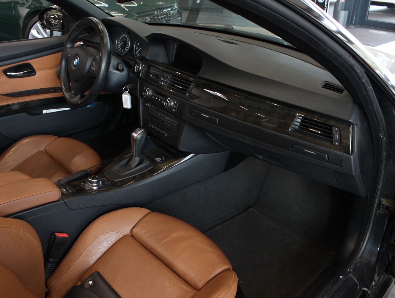 Fahrzeugabbildung BMW 325i Cabrio  M Sport Edition*Bi-Xenon*Navi*PDC