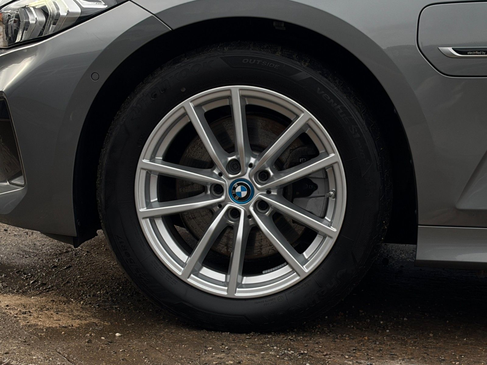 Fahrzeugabbildung BMW 330e Touring ACC HuD HiFi CAM 3Z-Klima CarPlay