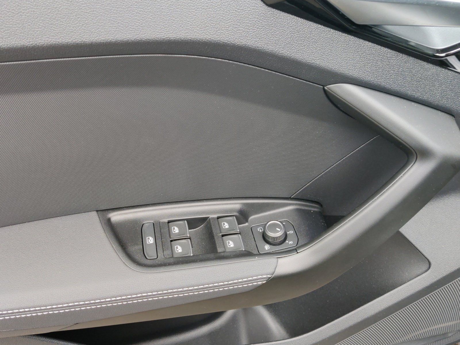 Fahrzeugabbildung Audi A1 allstreet 35 TFSI Kamera,LED,Navi,PDC,SHZ,LM