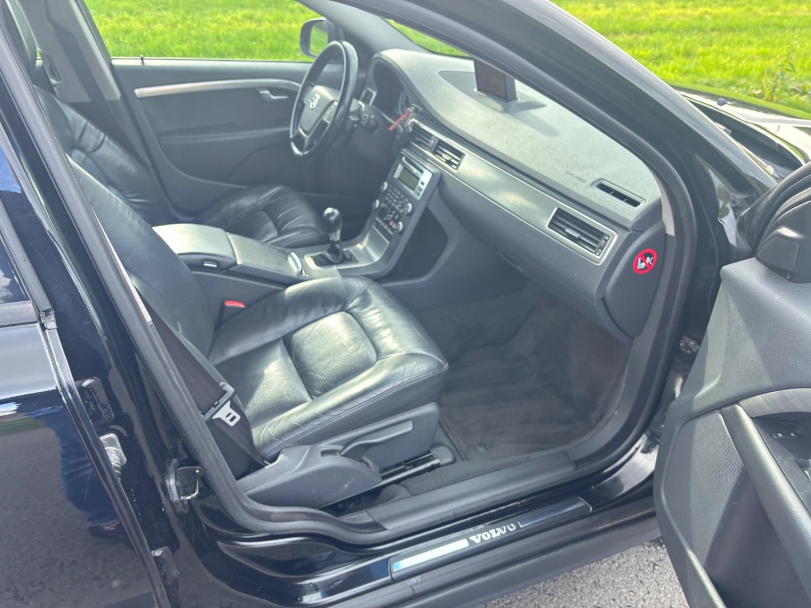 Volvo V70 2010 — photo 12