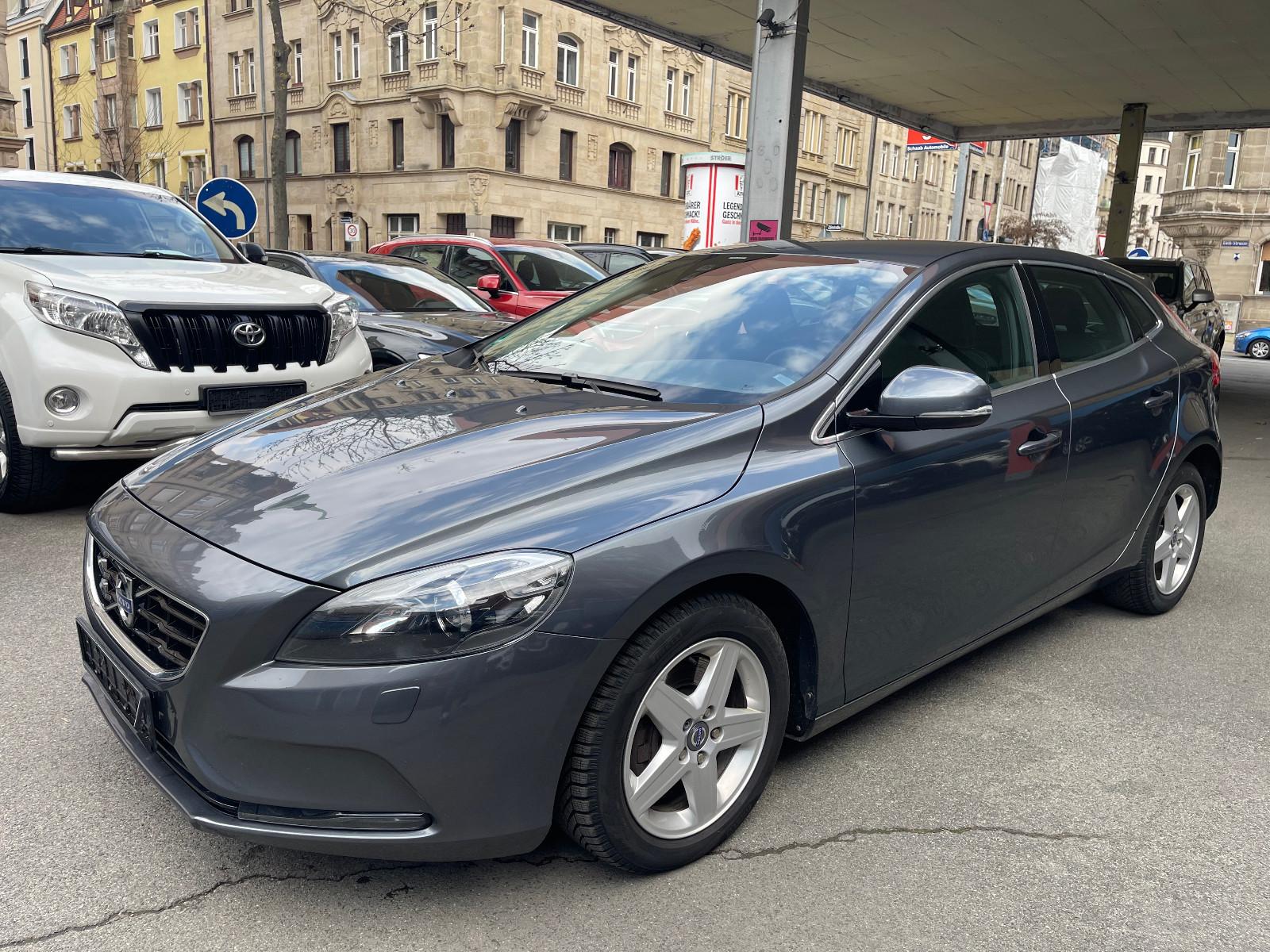 Volvo V40 D3 Momentum XENON PDC CAM