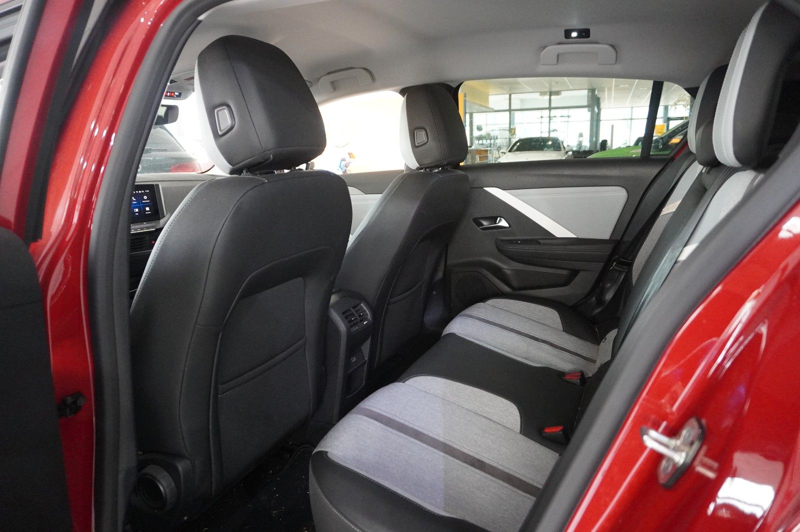 Fahrzeugabbildung Opel Astra L Lim. 1.2T ELEGANCE NAVI/LED/KAMERA/SPORT