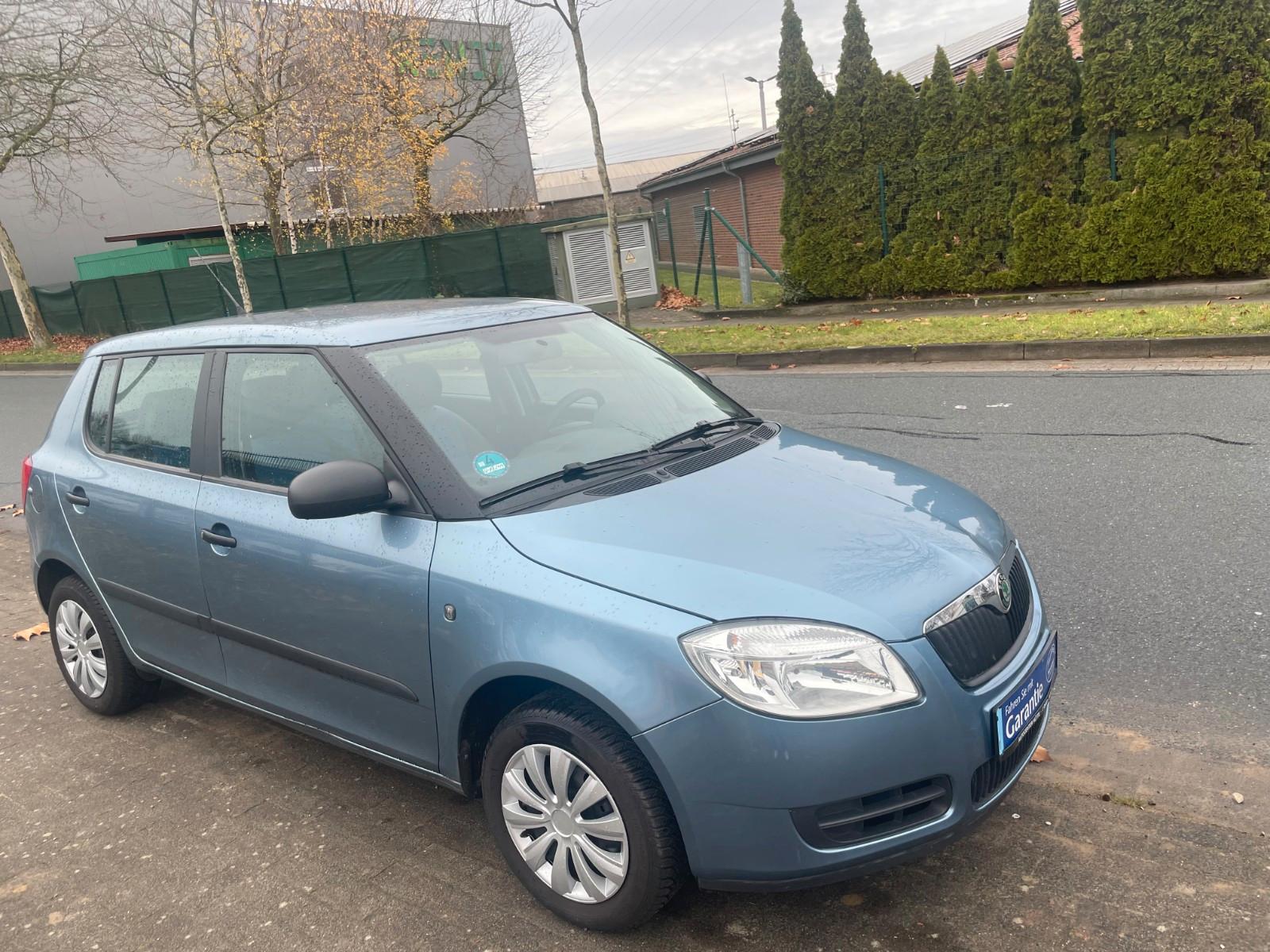 Skoda Fabia Rentnerfahrzeug 94.000KM AHK TÜV NEU
