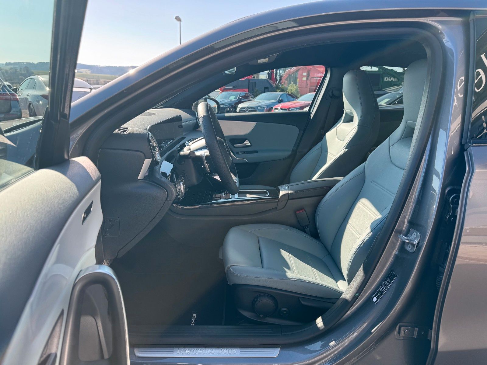 Fahrzeugabbildung Mercedes-Benz A 250 4Matic+AMG+AHK+Ambiente+RKF+Leder