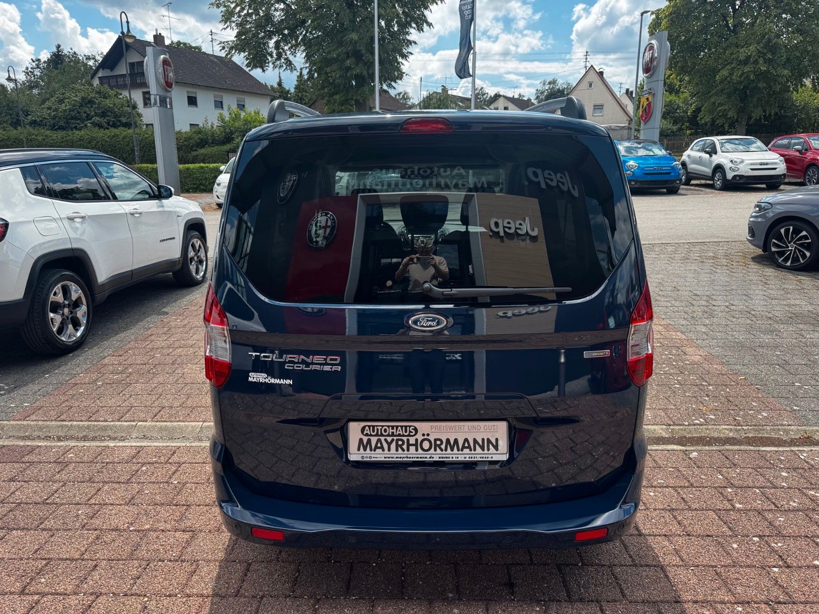 Fahrzeugabbildung Ford Tourneo Courier Titanium Sitzheizung Klima
