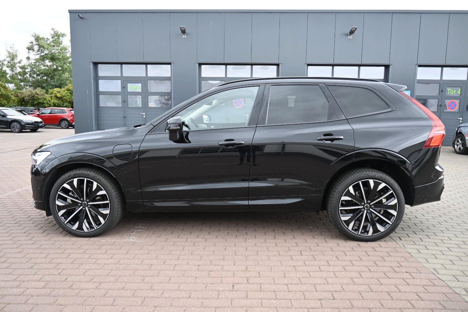 Fahrzeugabbildung Volvo XC60 T8 RC AWD Ultra Dark*LUFT*AHK*ACC*FACELIFT