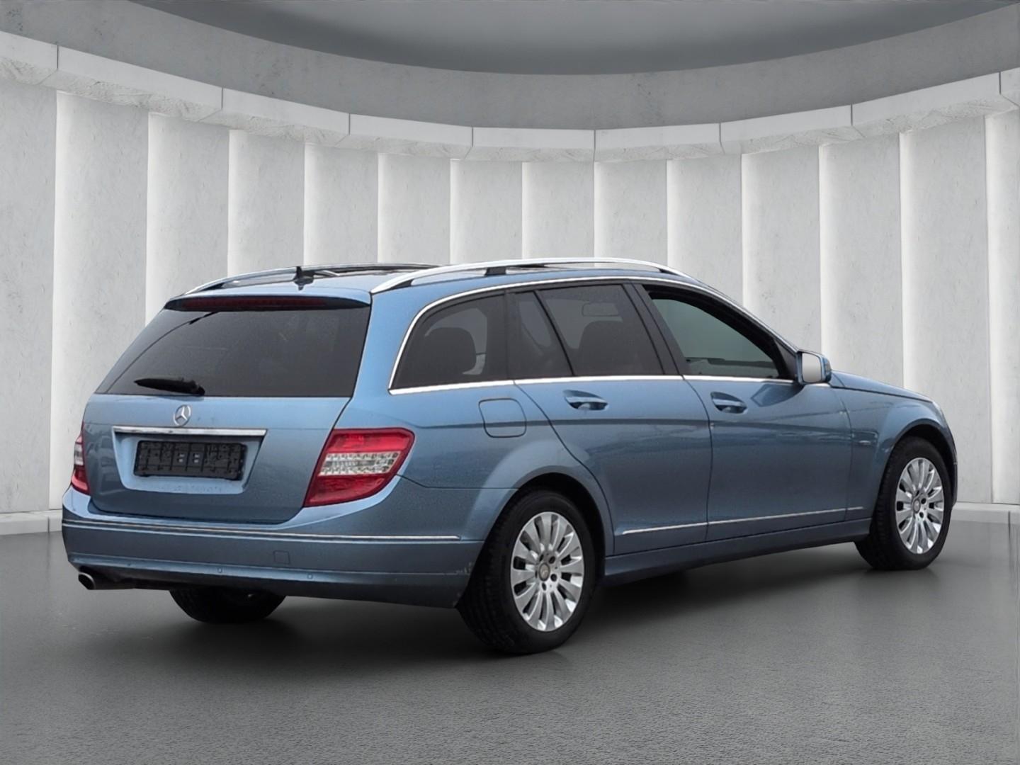 Mercedes-Benz C250 2010 — салон