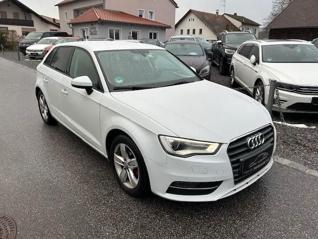 Audi A3 Sportback attraction *NAVI*LM-Felgen*