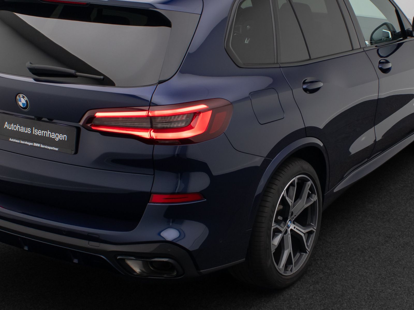 Fahrzeugabbildung BMW X5 xD30d M Sport 360&deg;HUD Panorama Individual 21"