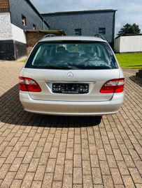 Mercedes E 200 - 6