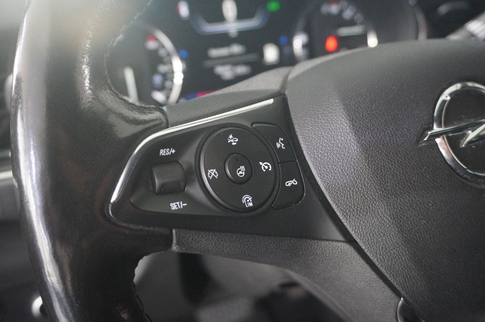 Fahrzeugabbildung Opel Insignia B ST 2.0D ELEGANCE NAVI/LED/KAMERA/HUD