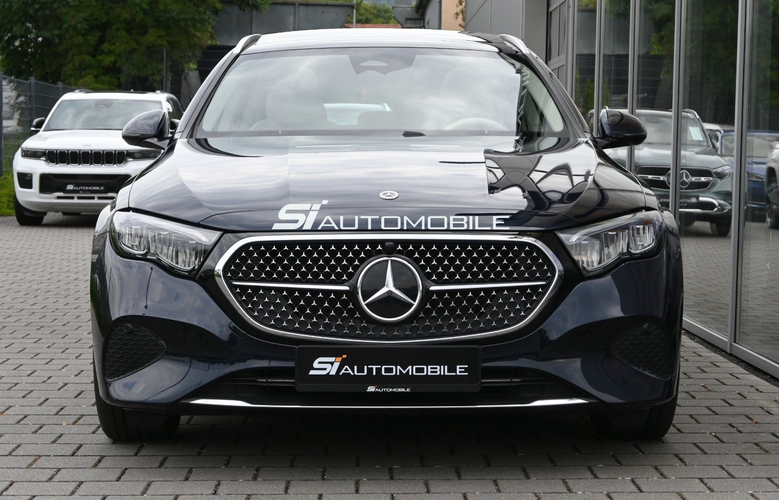Fahrzeugabbildung Mercedes-Benz E 200 T Avantgarde Adv. °ACC°AHK°PANORAMA°8-FACH