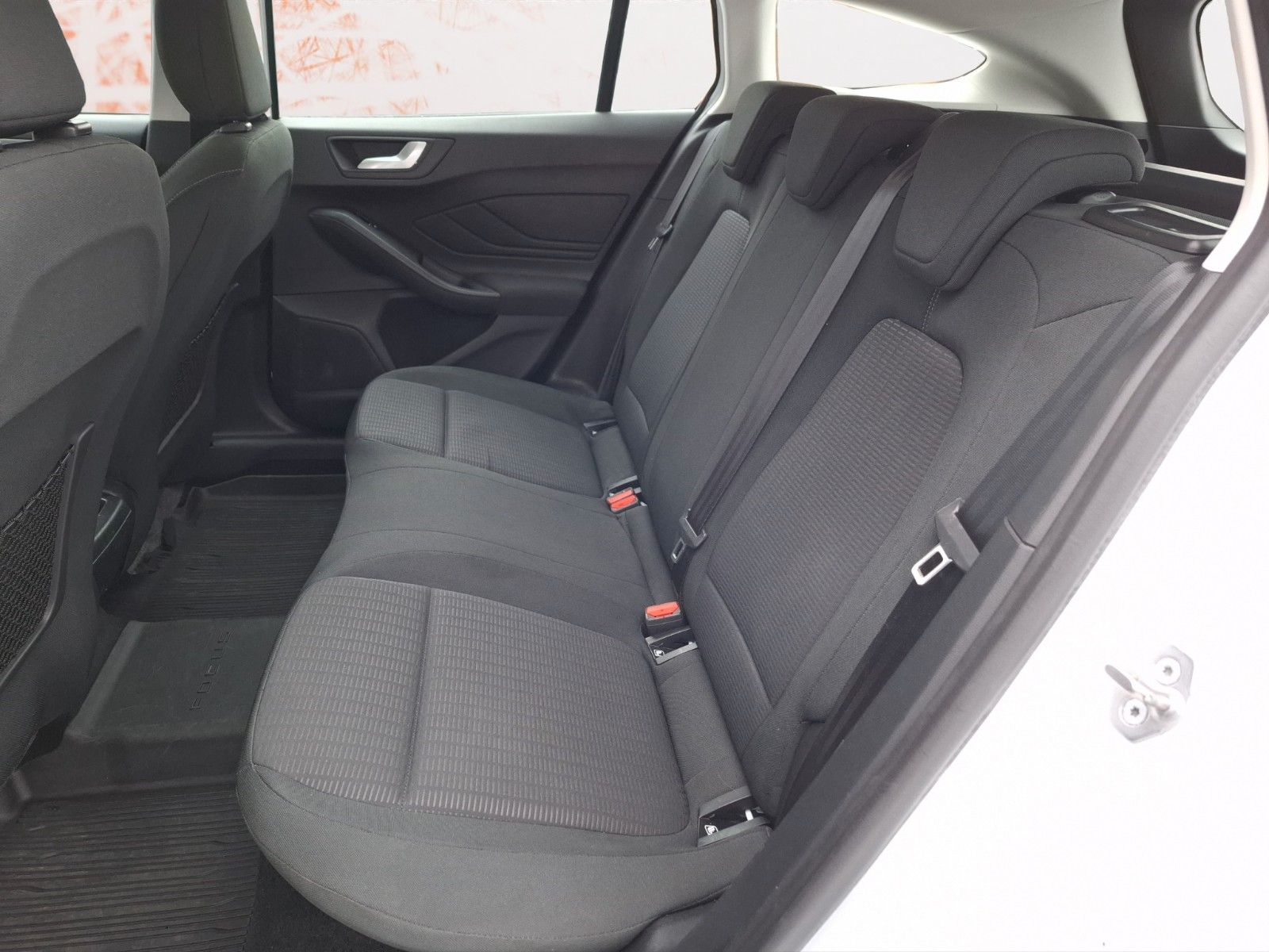 Fahrzeugabbildung Ford Focus Turnier Trend ! LRH ! beh. WSS !