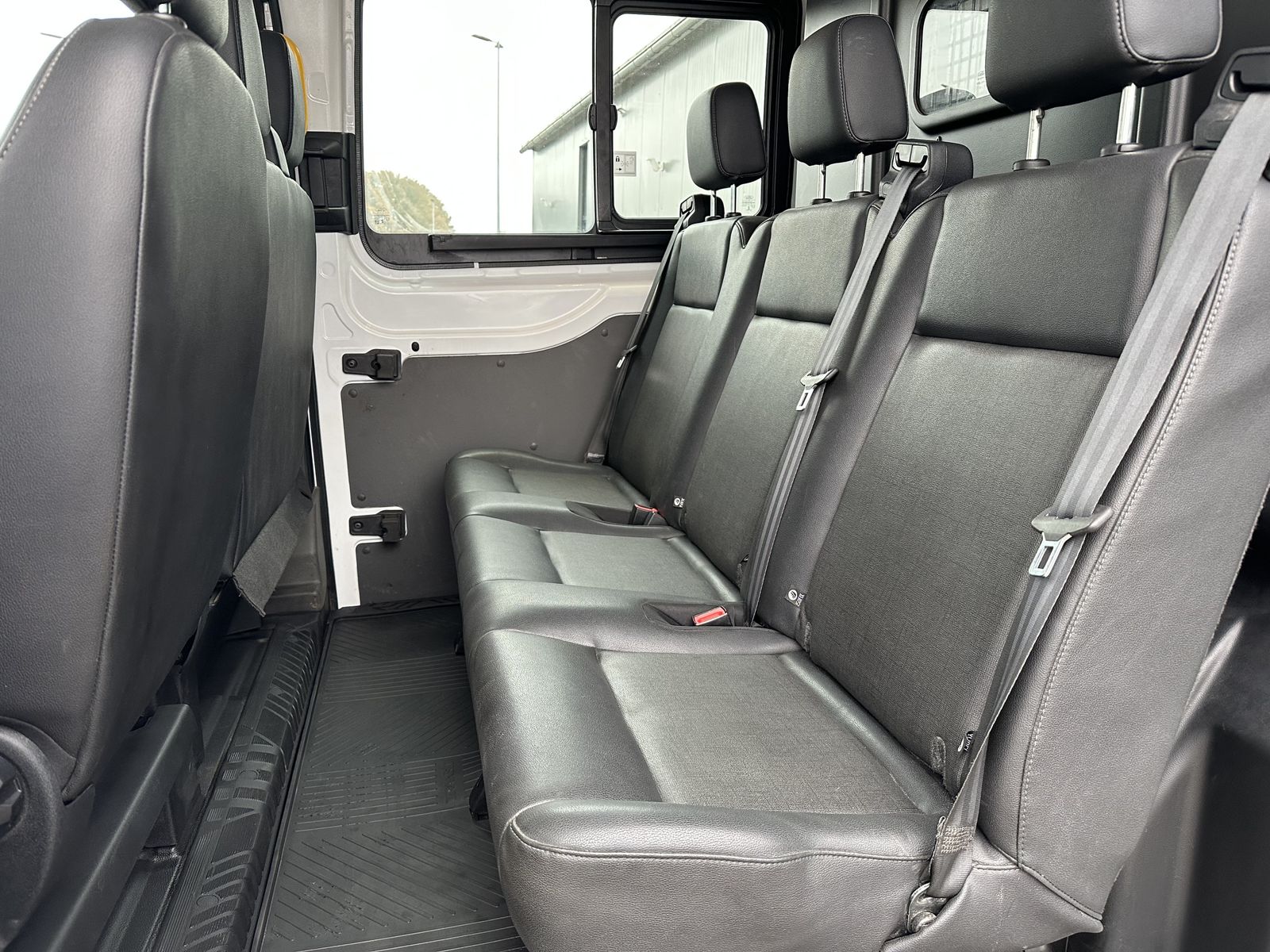 Fahrzeugabbildung Ford Transit 350 L3H2 DoKa AHK+KAMERA+STANDHEIZUNG+PP