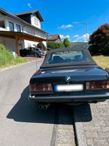 BMW E 30  320 Cabrio - BMW 320 aus 1988 mit Benzin-Antrieb: Cabrio