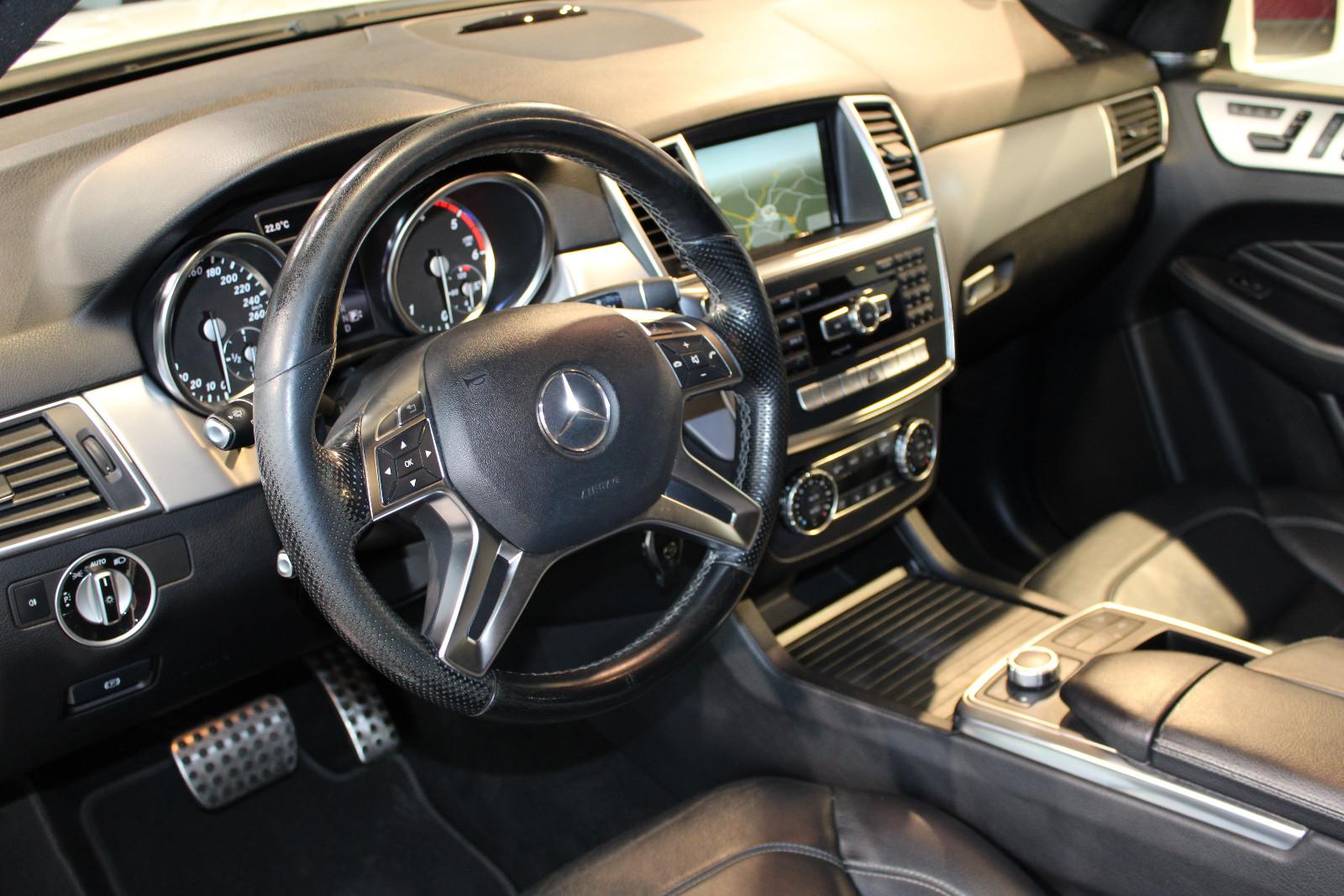 Mercedes-Benz ML 350 CDI AMG Line 4Matic AHK Navi PDC