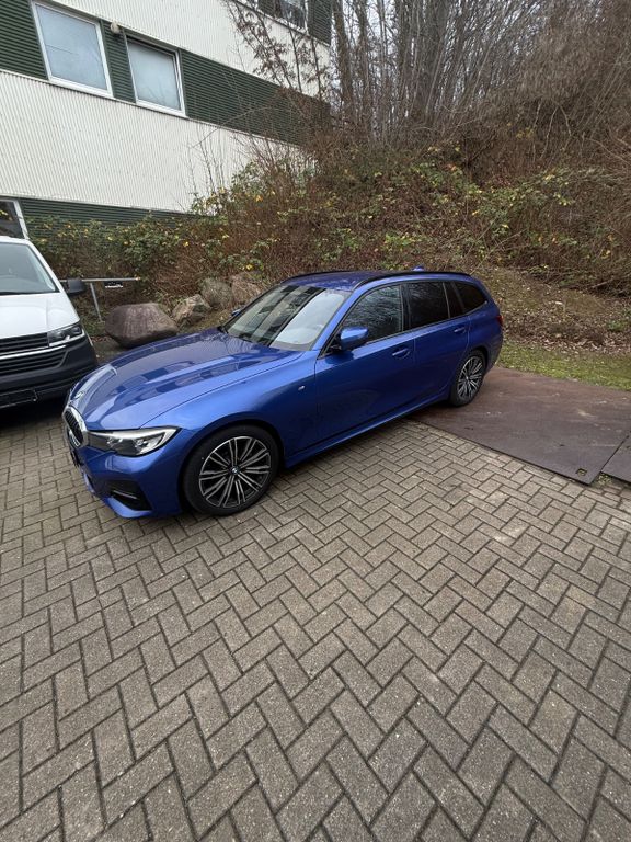 Image of BMW 320