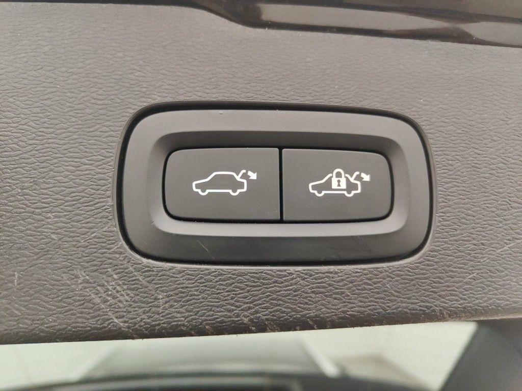 Fahrzeugabbildung Volvo V60 Momentum Pro D3 LED/NAVI/PDC/R´CAM/SHZ