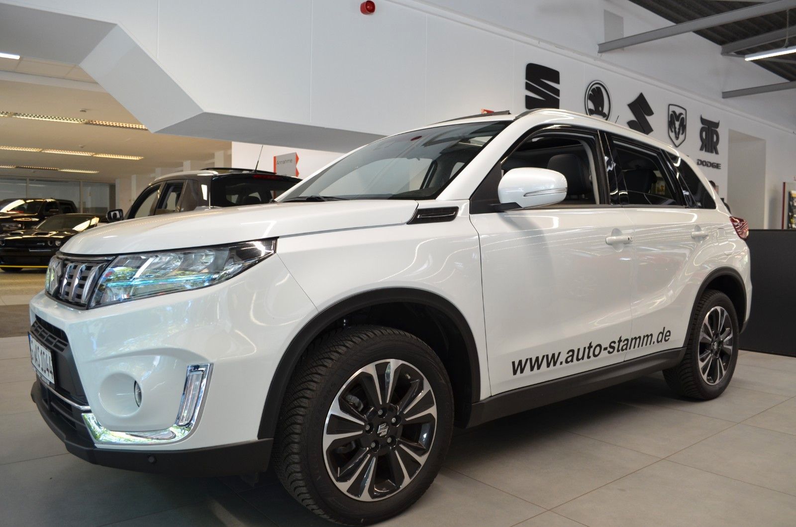 Fahrzeugabbildung Suzuki Vitara 1.4 BOOSTERJET Hybrid Com+ *Pano-Navi*