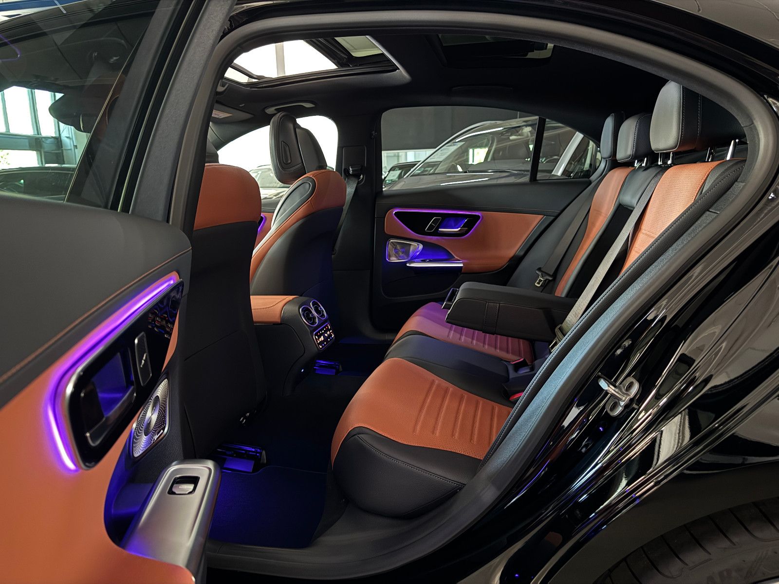 Fahrzeugabbildung Mercedes-Benz C 180 AMG LINE PANO HUD GERMAN EDITION EUR1 MY26