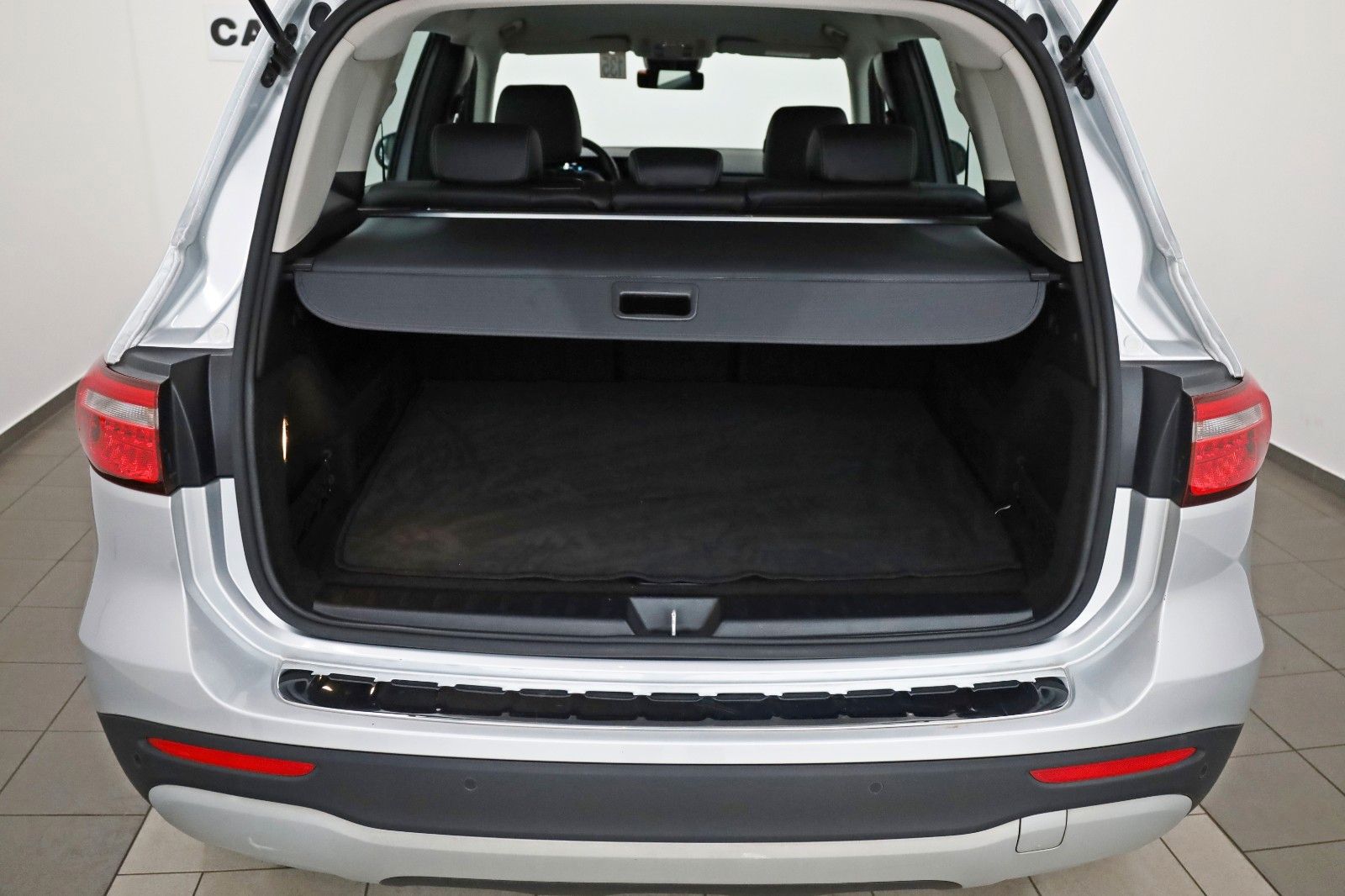 Fahrzeugabbildung Mercedes-Benz GLB 200d T.Leder,Navi,SH,Park Paket,Kamera