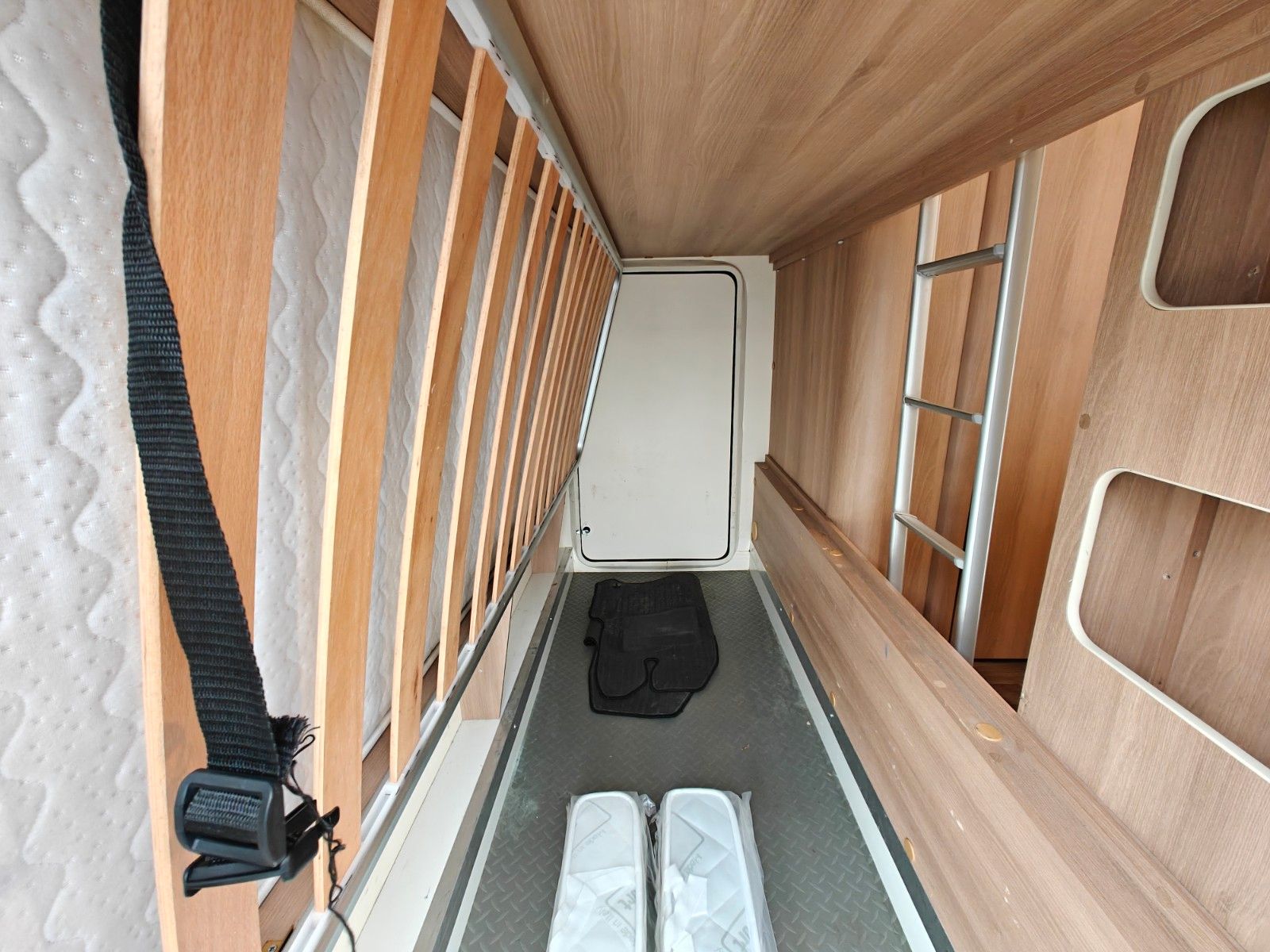 Fahrzeugabbildung Roller Team Kronos 275 - SAT, TV, Solar, 6 Sitz/Schlafplätze