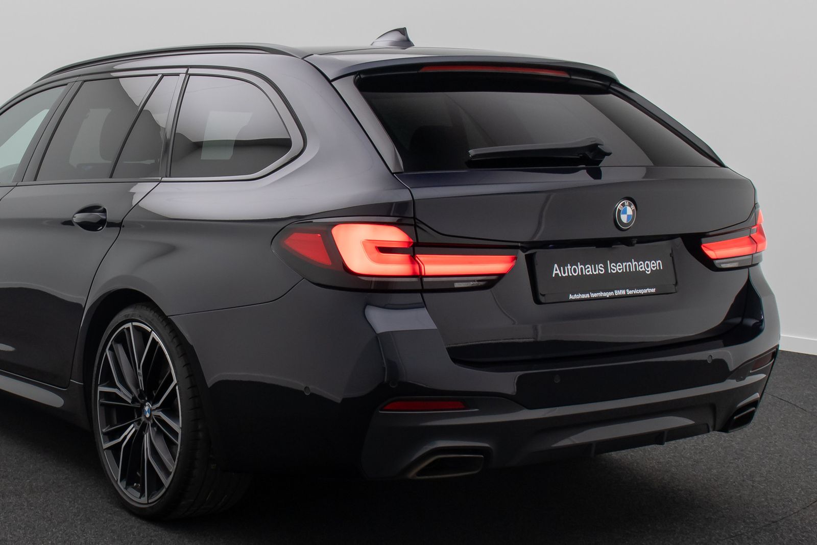 Fahrzeugabbildung BMW 540d xD M Sport Panorama HUD H/ K DAB SoftClose