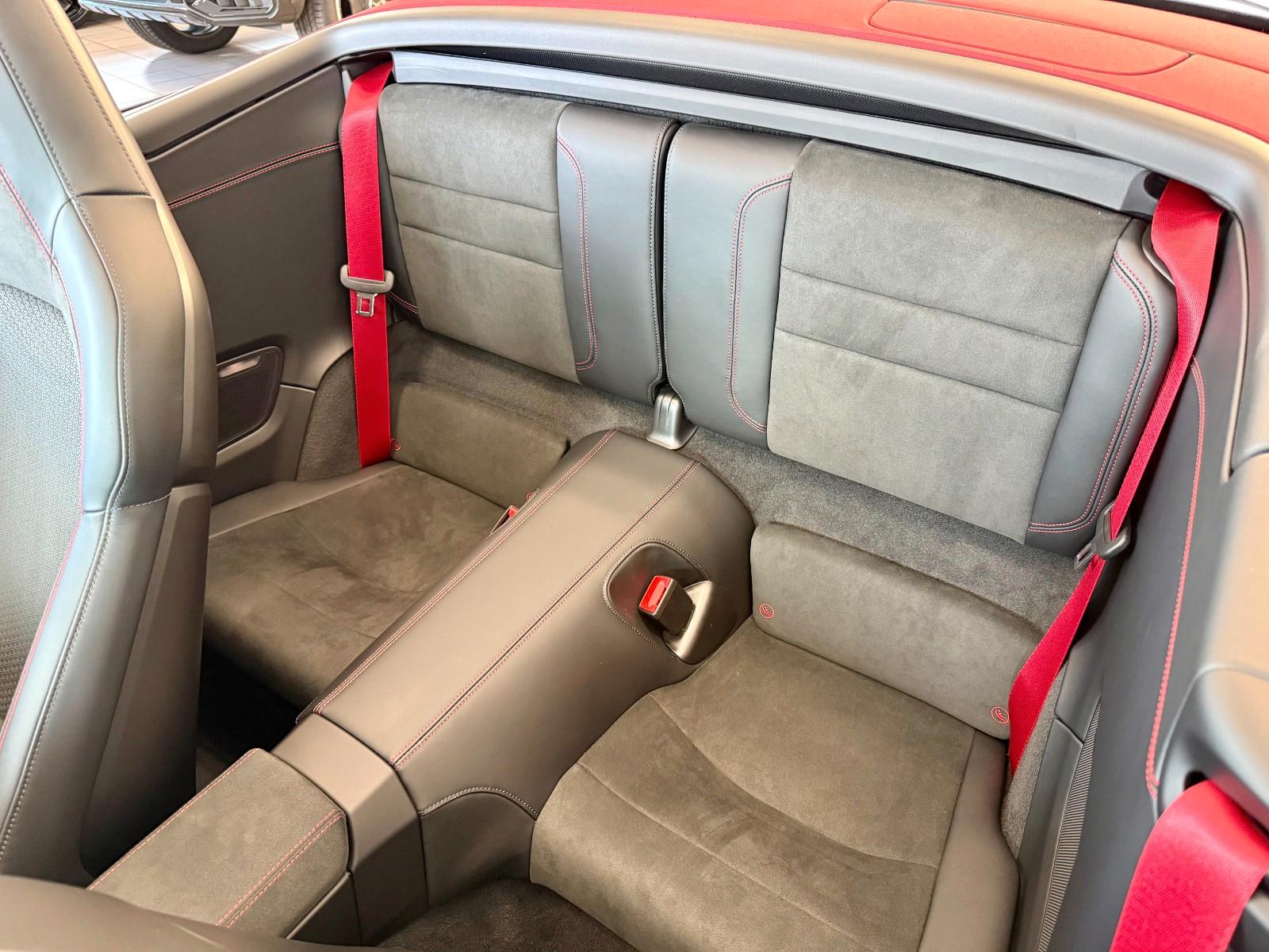 Porsche 911 992 Carrera 4 GTS Cabrio