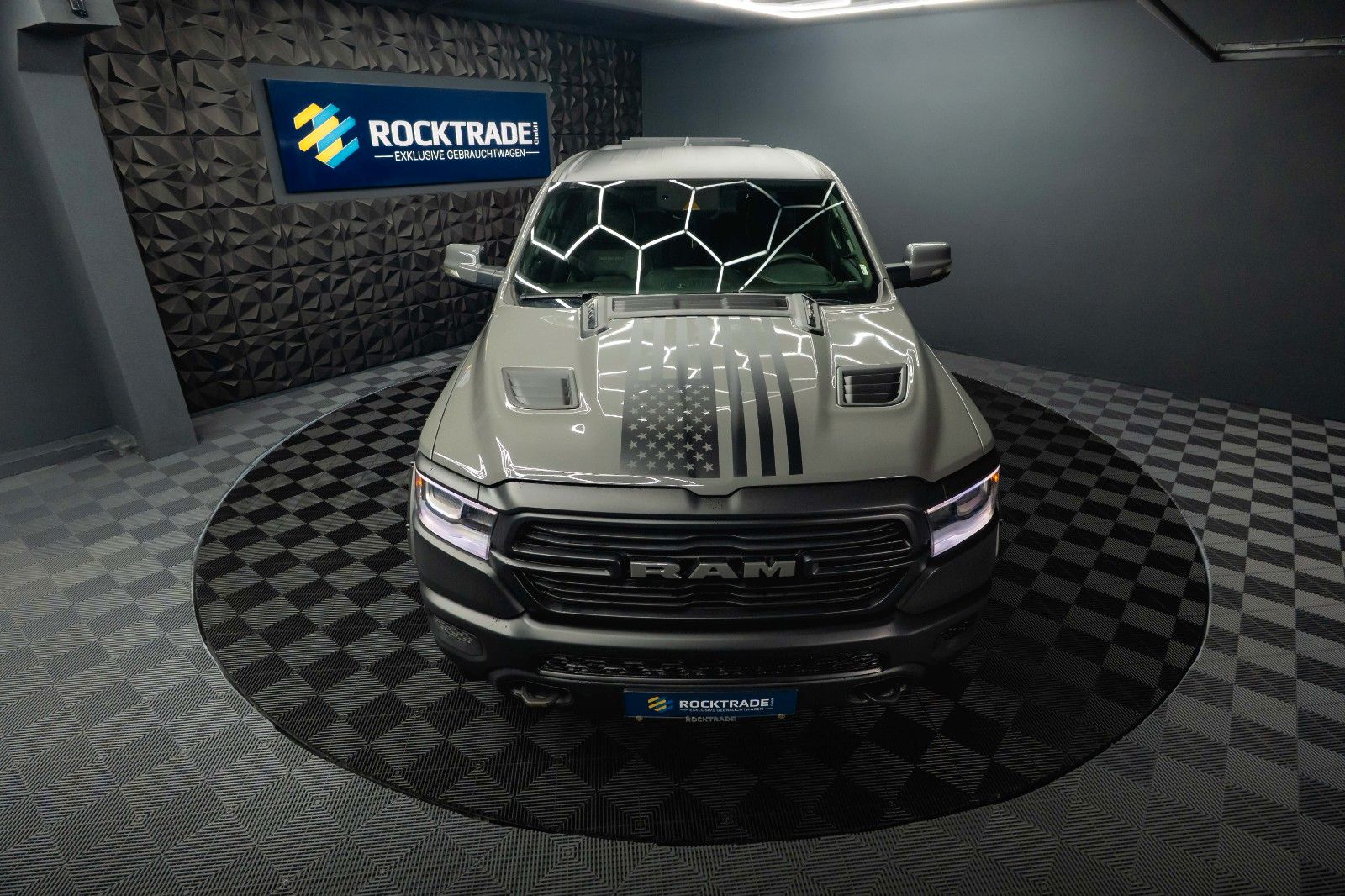 Fahrzeugabbildung Dodge RAM 5.7 V8 HEMI 4x4 NIGHT Laramie ARMY STYLE 19%