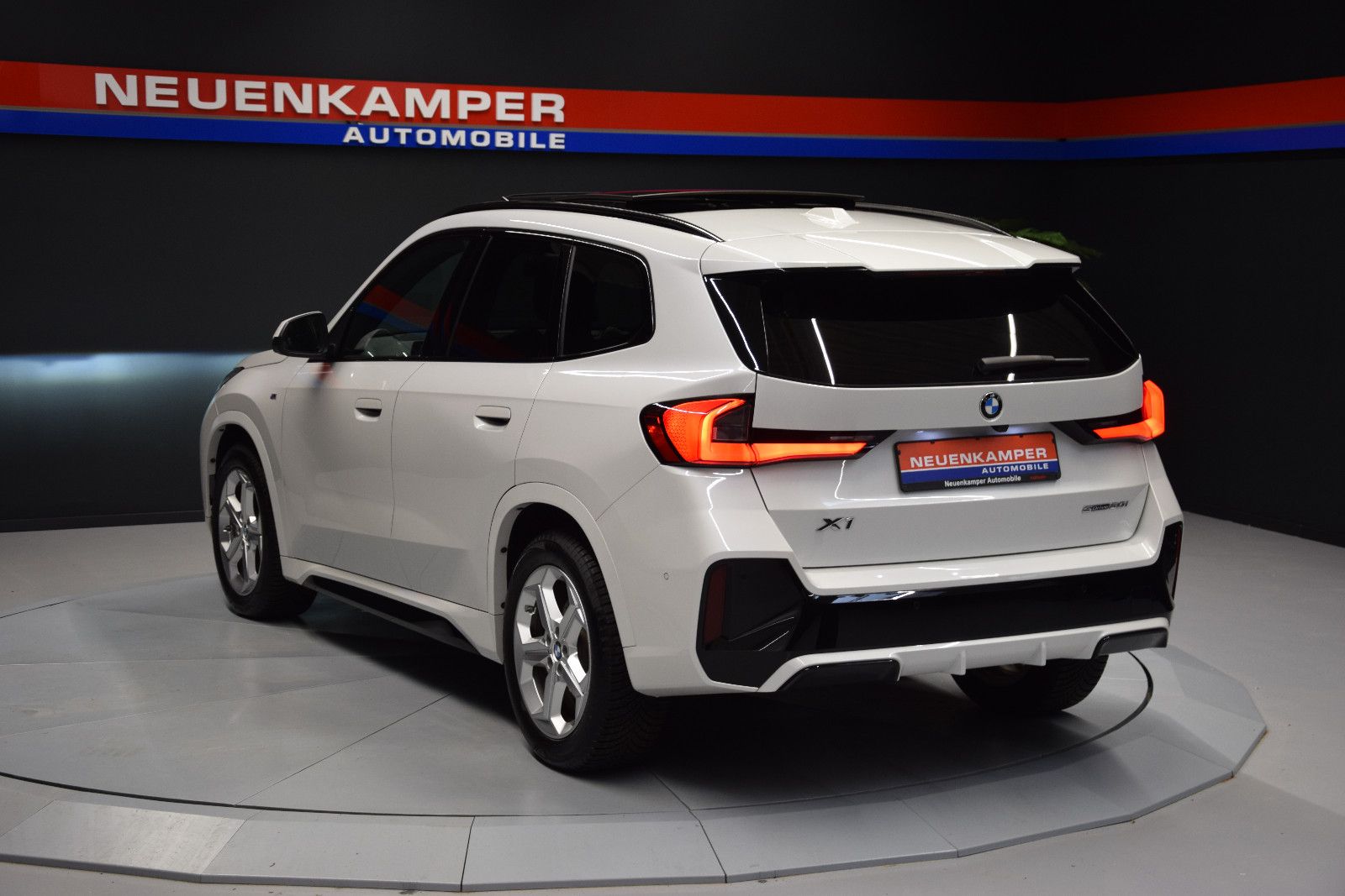 Fahrzeugabbildung BMW X1 sDrive 20 i M Sport Pano HuD Memory ACC Leder