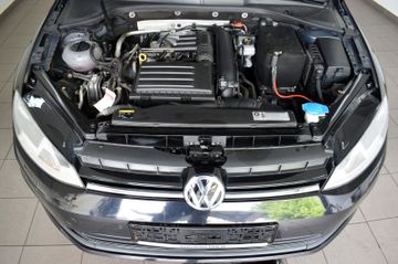 Fahrzeugabbildung Volkswagen Golf VII Lim. Cup SK,PDC,Park Assist,SR+WR