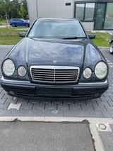 Mercedes-Benz E 50 AMG AMG - Mercedes-Benz E 50: Limousine