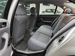 Fahrzeugabbildung BMW 318i Lim. / Automatik Klimaautomatik PDC