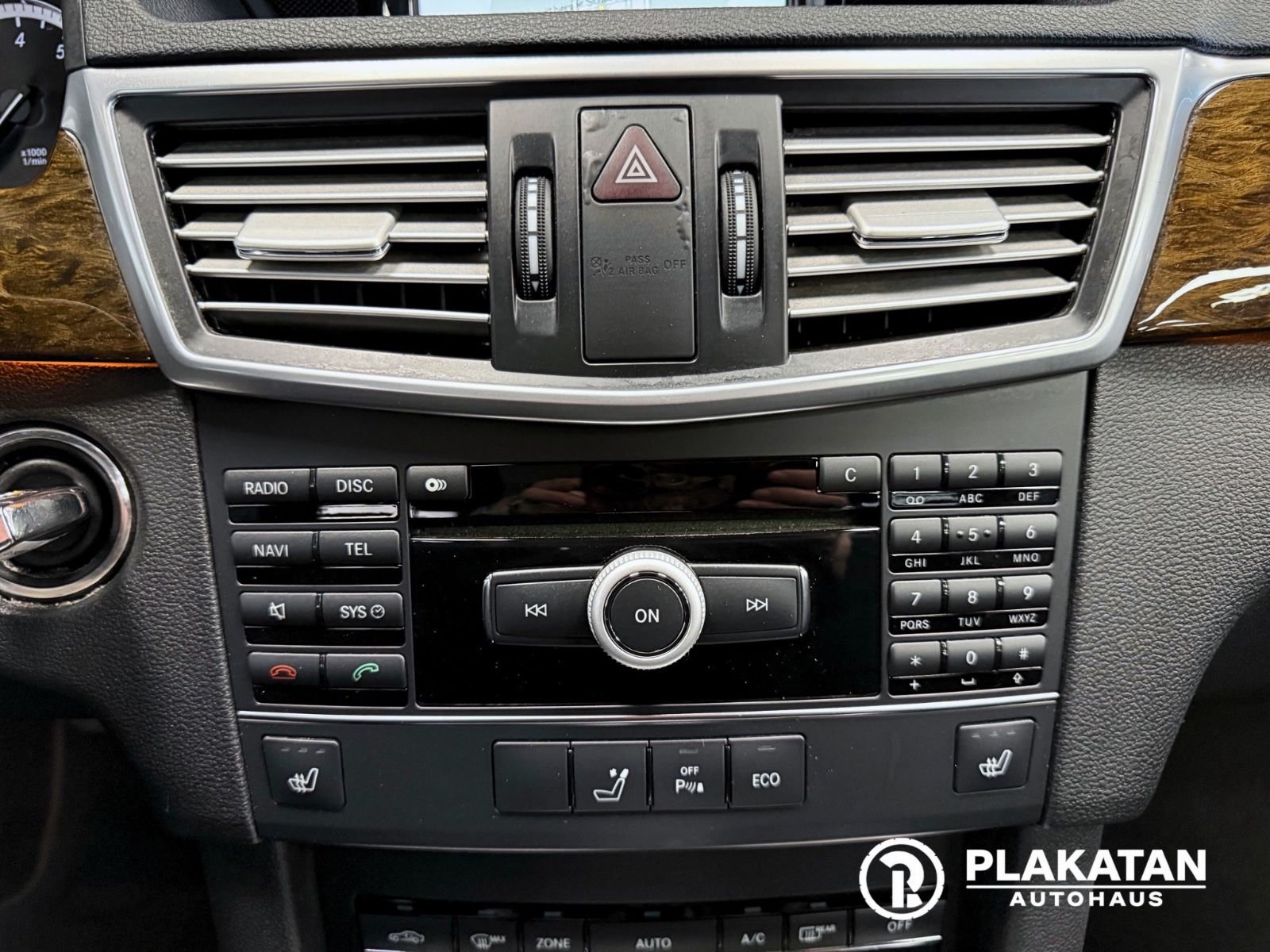 Fahrzeugabbildung Mercedes-Benz E 200 T-Modell Abst-Tempomat Navi MB-Service