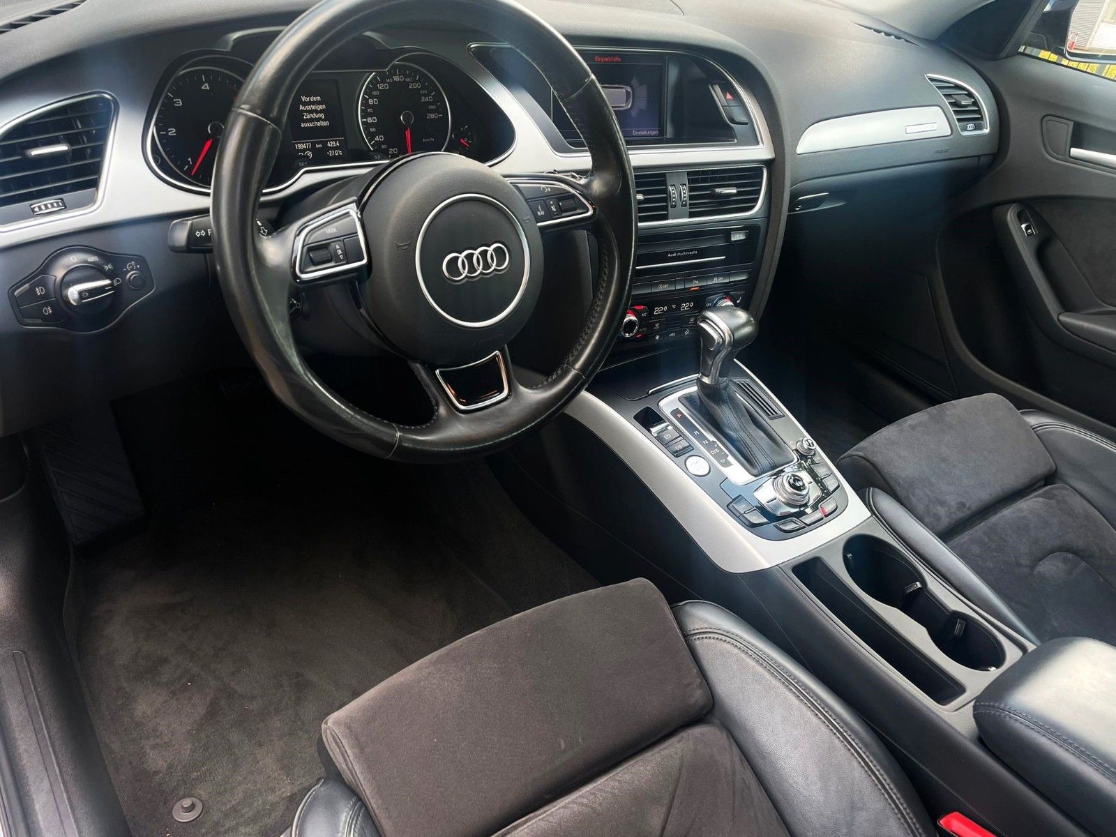 Fahrzeugabbildung Audi A4 ALLROAD QUATTRO AUT LEDER DSP MMI AHK ACC XEN