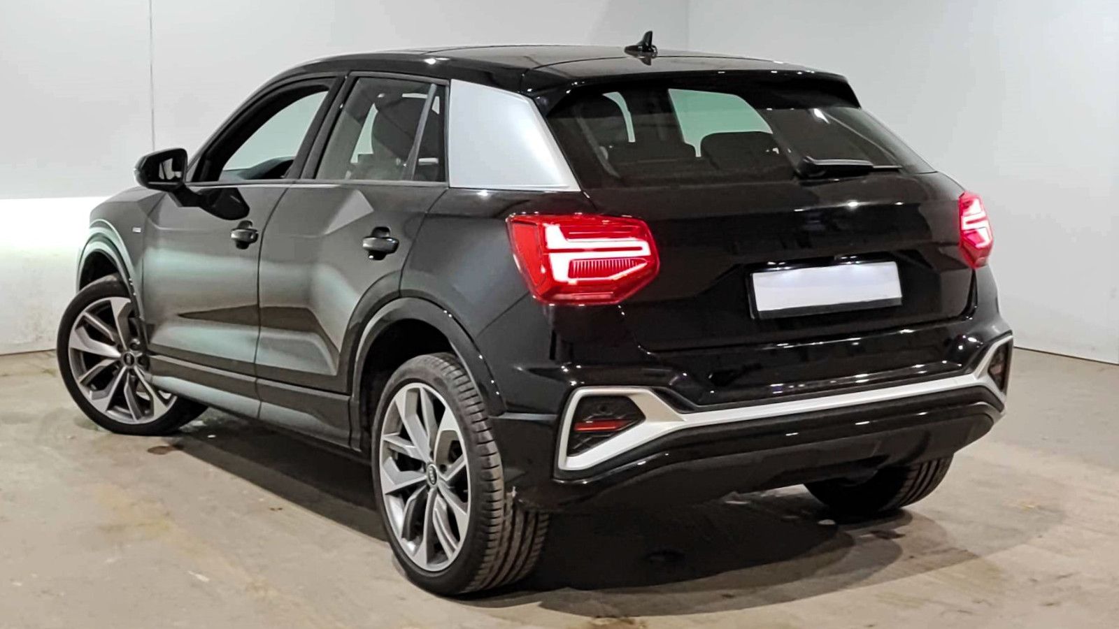 Fahrzeugabbildung Audi Q2 35TFSI 3xS-line Pano Matrix ACC B&O Kamera19"