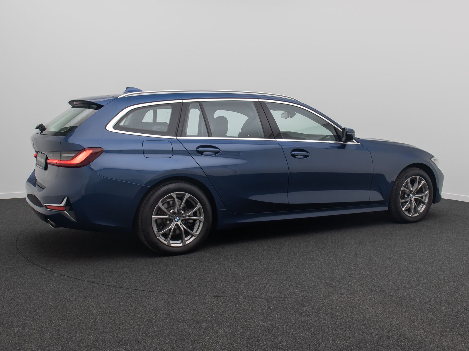 Fahrzeugabbildung BMW 318d Luxury Line DAB Alarm Geschwindigreg HiFi