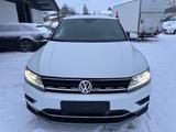 Volkswagen Tiguan Highline BMT/Start-Stopp - Volkswagen Tiguan mit Benzin-Antrieb: Kombi