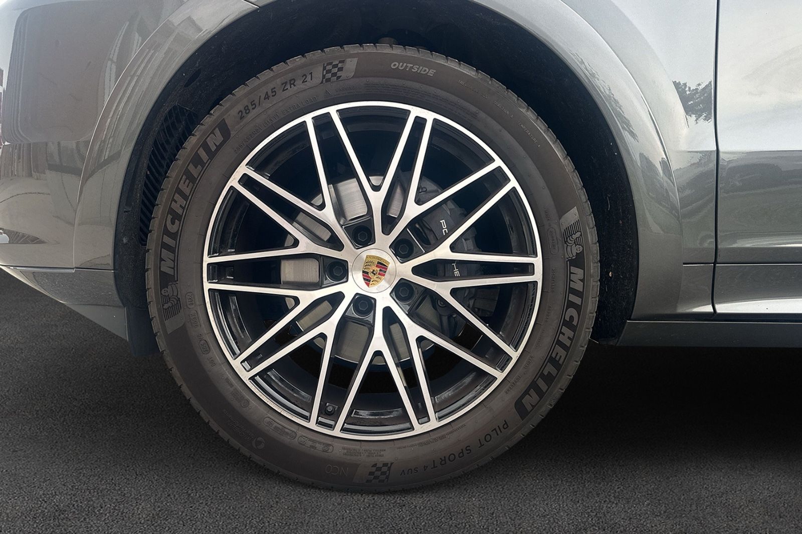 Fahrzeugabbildung Porsche Cayenne*Sport Design*Pano*360° Kam*Bose*Head-Up