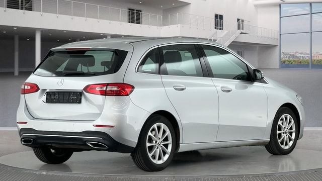 Fahrzeugabbildung Mercedes-Benz B 180 Progressive Automatik+Kamera+Panorama+AHK