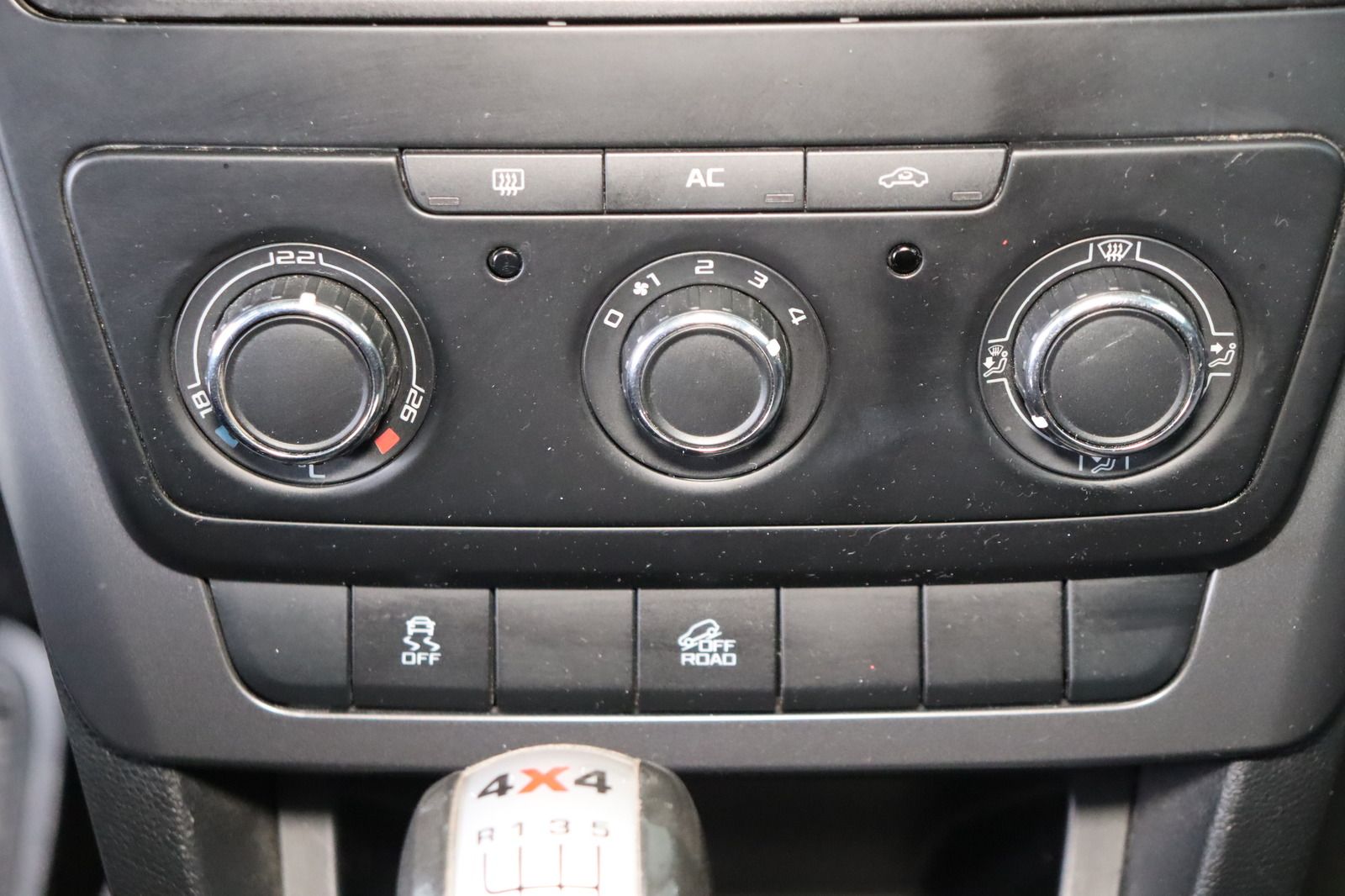Fahrzeugabbildung SKODA Yeti 2.0 TDI 4x4 * Klima * Anhängerk.