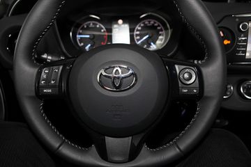 Toyota Yaris 1.5 Team D *ALU*CAM*SHZ*TEL*KLIMA*